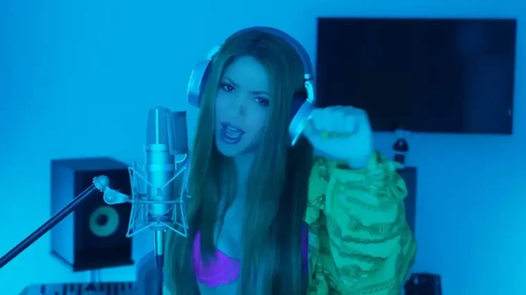 La fidanzata di Piqué replica al brano di Shakira
