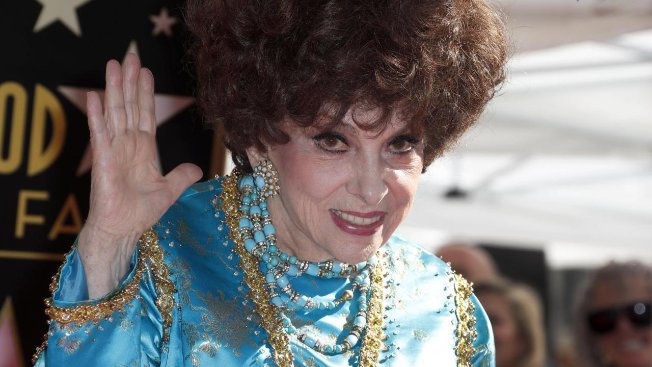
Il nipote di Gina Lollobrigida, Dimitri, commosso in tv: "Eravamo lontani, ora posso chiamarla nonna"