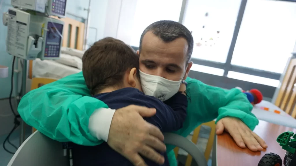 l ragazzino che ha ricevuto un polmone da suo padre