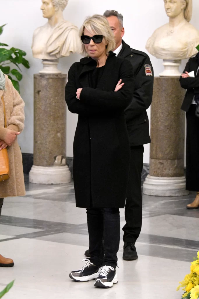 Nessun rispetto per Maria De Filippi: da Maurizio Costanzo selfie vergognosi