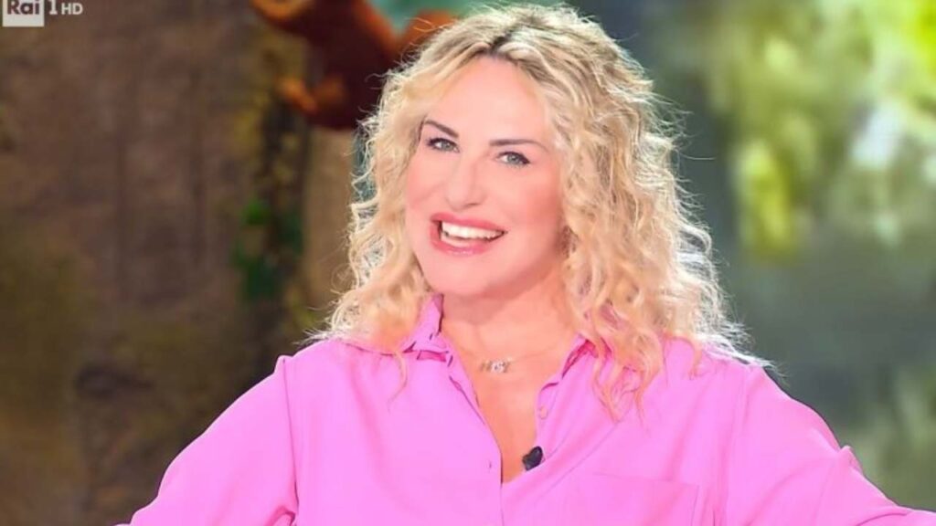 A Carnevale Antonella Clerici interpreta Biancaneve A Carnevale Antonella Clerici interpreta Biancaneve