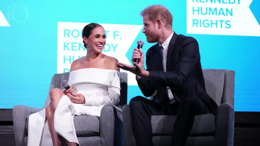 La duchessa Meghan e il principe Harry, alias "freeloader reali"