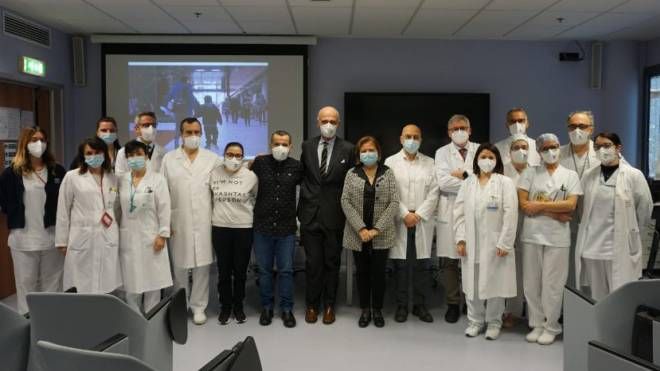 Bergamo, dimesso dall'ospedale il bimbo di 5 anni con il polmone donato dal papà