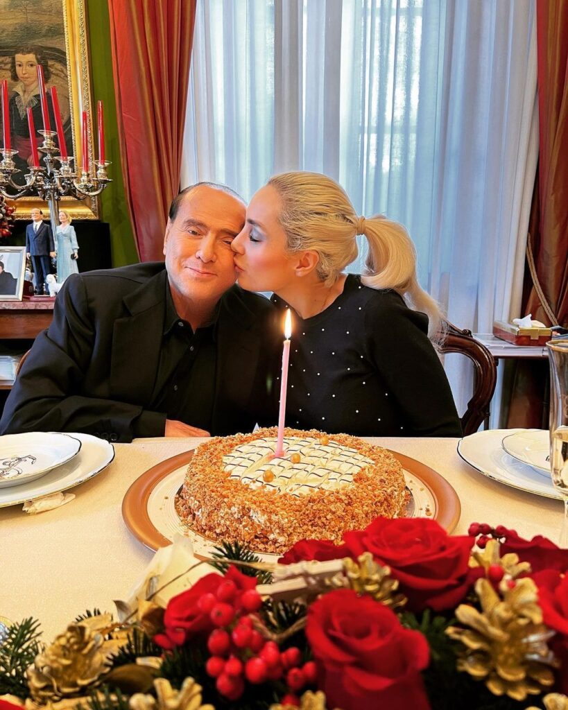 Il toccante messaggio di Marta Fascina in ricordo di Silvio Berlusconi: “Mi sento così persa senza di te”
