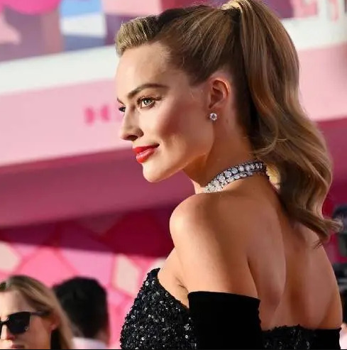 Chi è Barbie? La biografia di Margot Robbie Chi è Barbie? La biografia di Margot Robbie