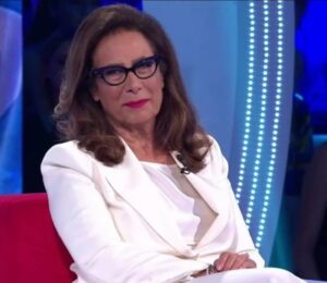Cesara Buonamici nel Grande Fratello: “Sono affascinata da Giselda, le donne in Casa non sono esibizioniste”