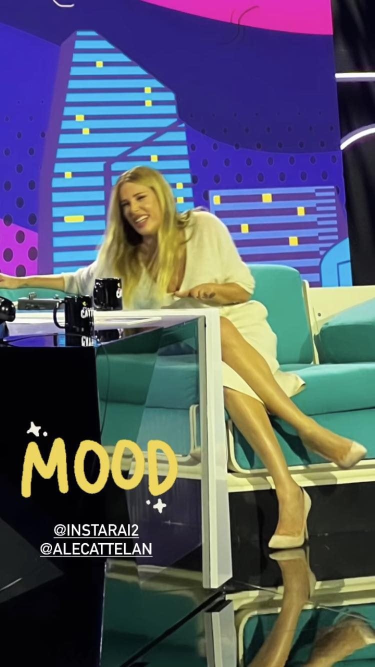 Alessia Marcuzzi in elegante bianco