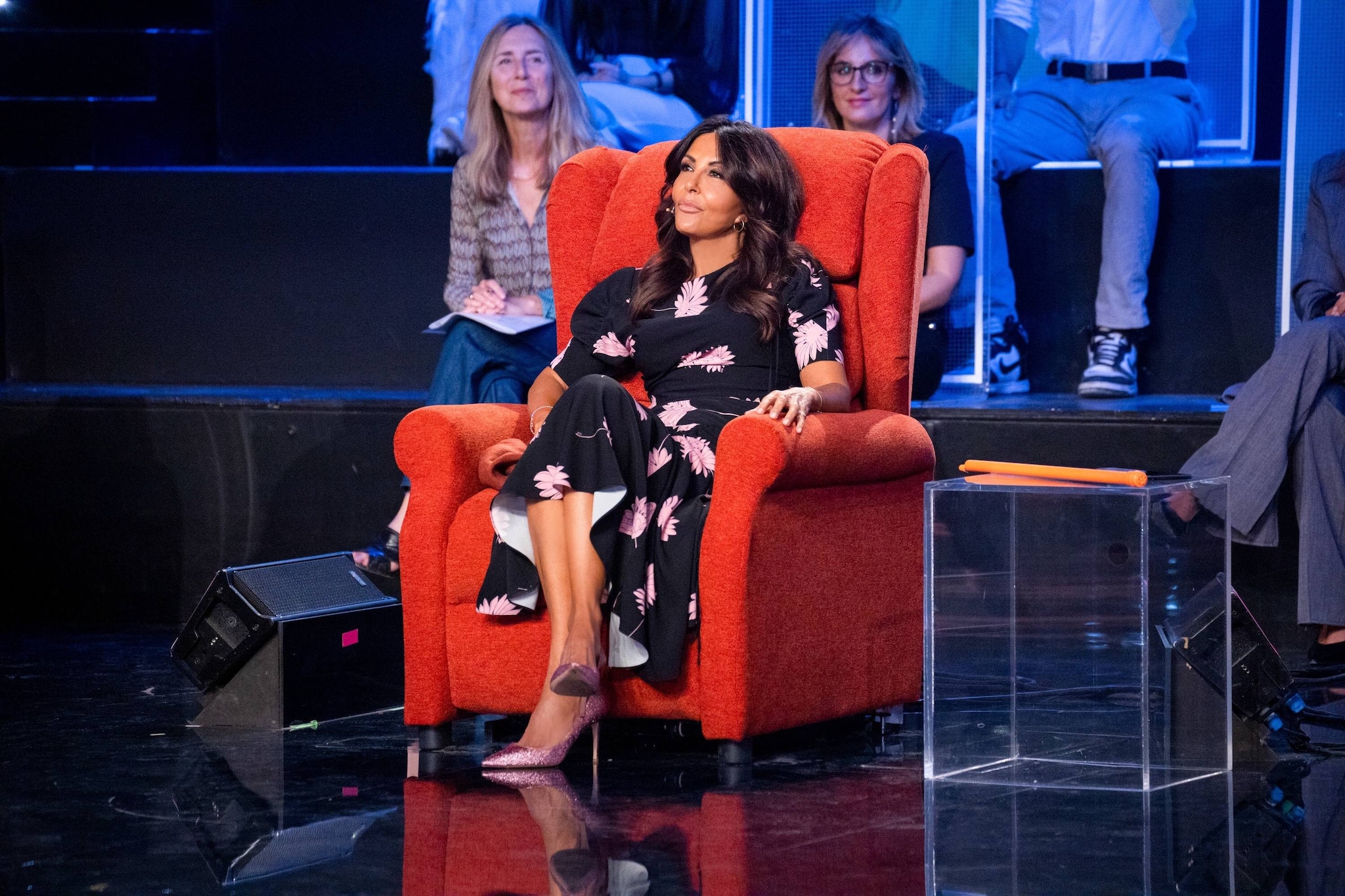 Sabrina Ferilli con le scarpe Jimmy Choo