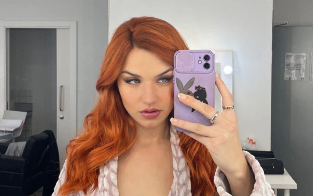 Mirela Balić sul set di Elite 7 nel ruolo di Chloe.