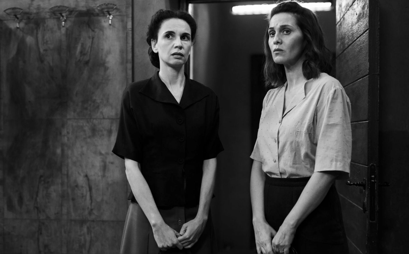 Delia con la camicetta simbolo di emancipazione