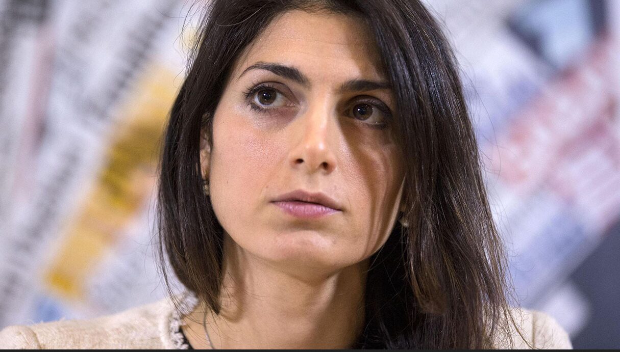 Virginia Raggi sotto processo accusata di diffamazione: rinviata a giudizio l’ex sindaco di Roma