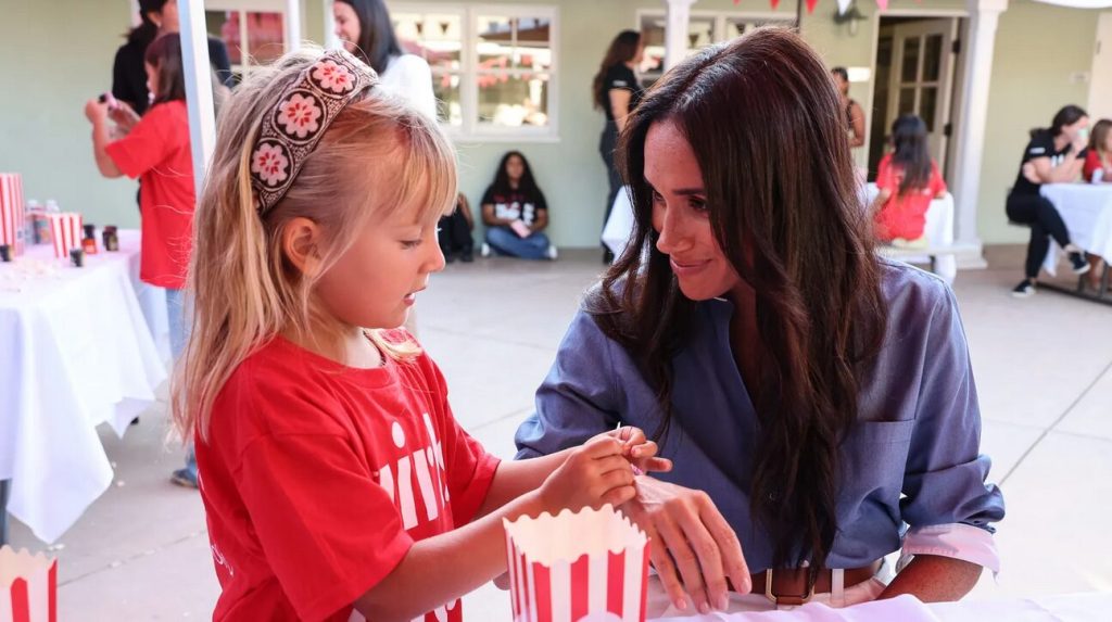 Meghan Markle esce senza anello di fidanzamento: conferma la crisi con Harry? Meghan Markle esce senza anello di fidanzamento: conferma la crisi con Harry?