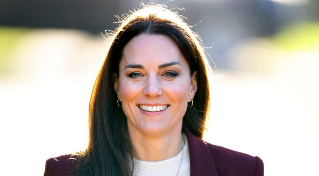 Kate Middleton è tornata ad allenarsi in palestra dopo la malattia (ma molto è cambiato) Kate Middleton è tornata ad allenarsi in palestra dopo la malattia (ma molto è cambiato)