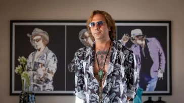 “Buen Camino” e la silenziosa normalizzazione di Checco Zalone