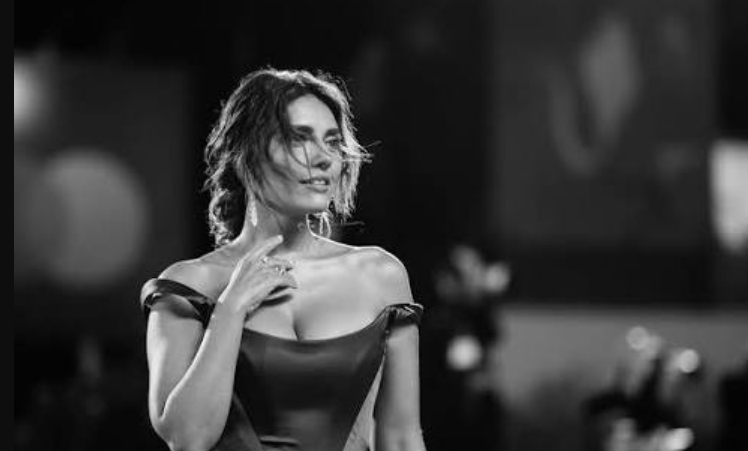 Julia Roberts a Parigi: il look autunnale che conquista